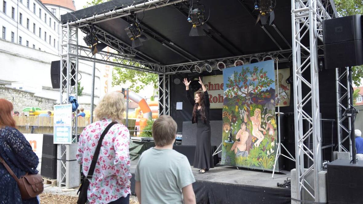 theater-mit-vicky-mueller-toussa-am-hofgartenfest