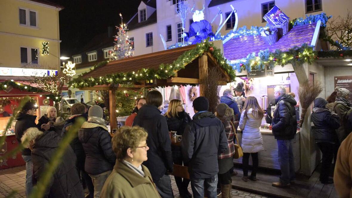 neuburger-weihnachtsmarkt-am-schrannenplatz-4